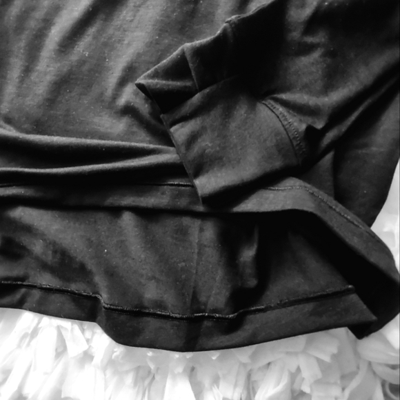 BLACK ZIP NECK MEDIUM OLD NAVY ACTIVE WITH 4-WAY STRETCH - Picture 6 of 6